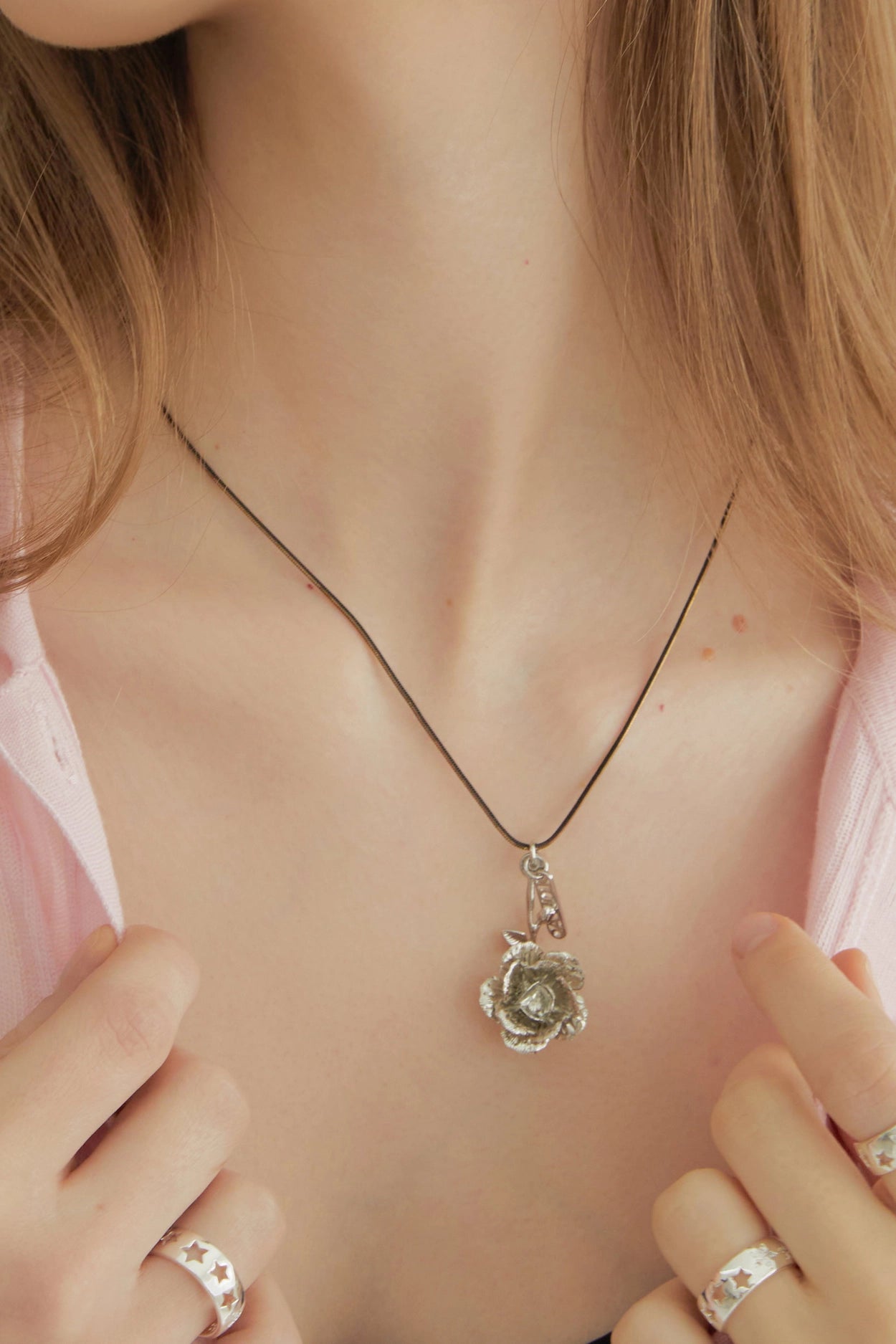 lolla-seasonless-stem-rose-necklace-(4colors)