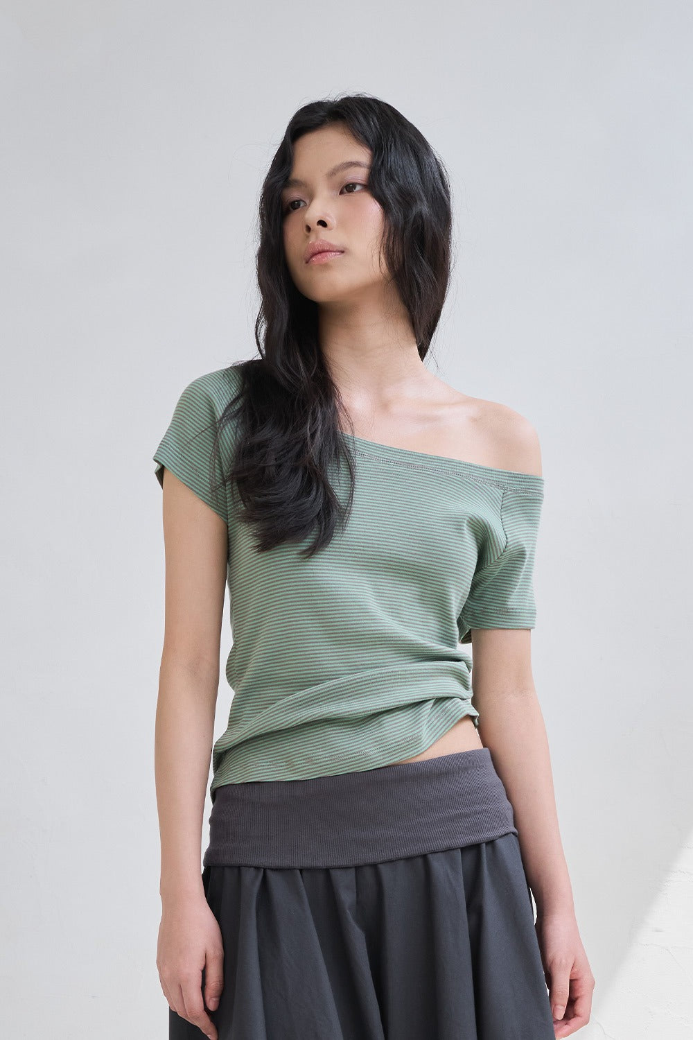 dearstalker-ss-26-d-basic-stripe-off-shoulder-t-green-green-s