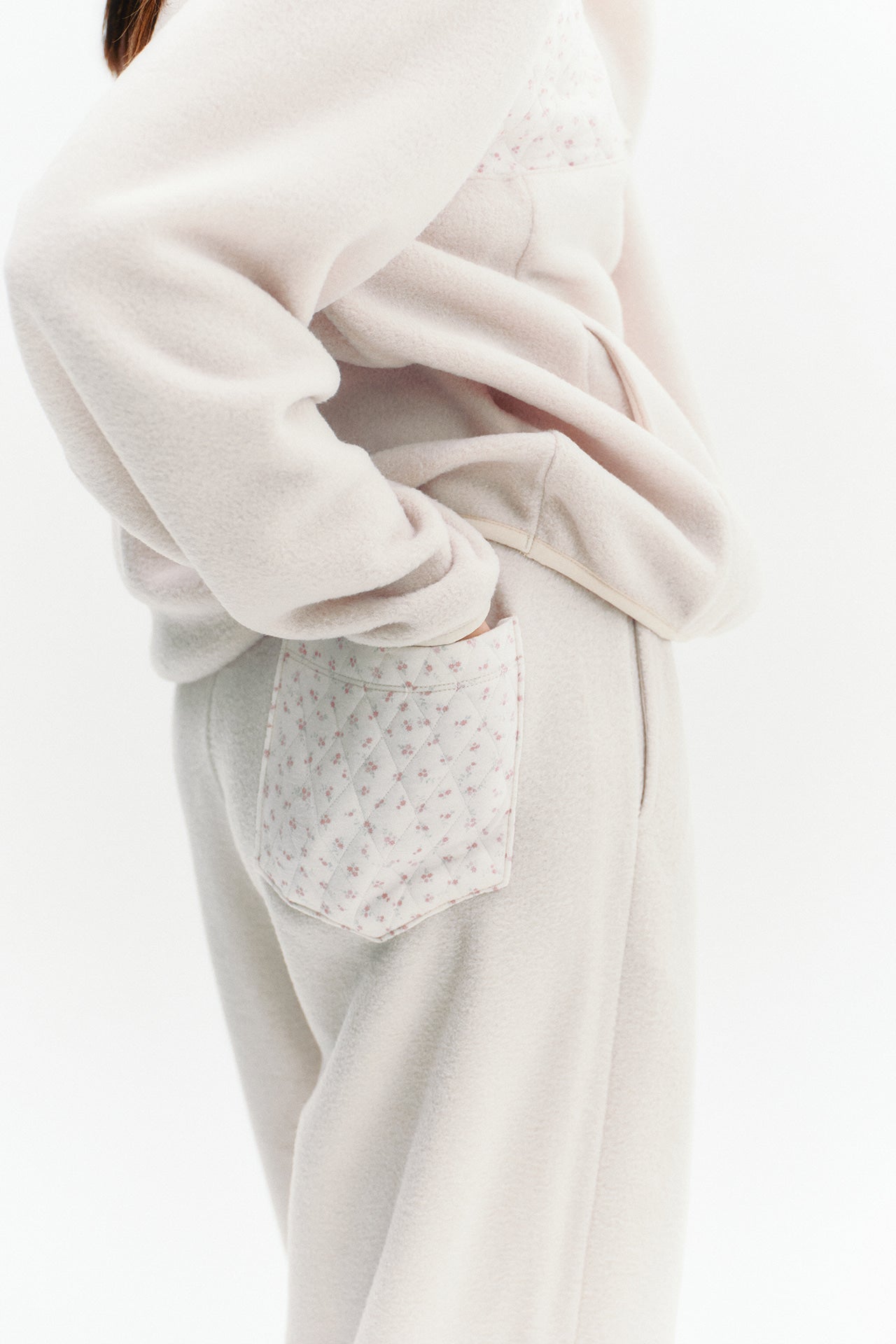 moilly-fw-25-flower-point-fleece-pants-beige-beige-s