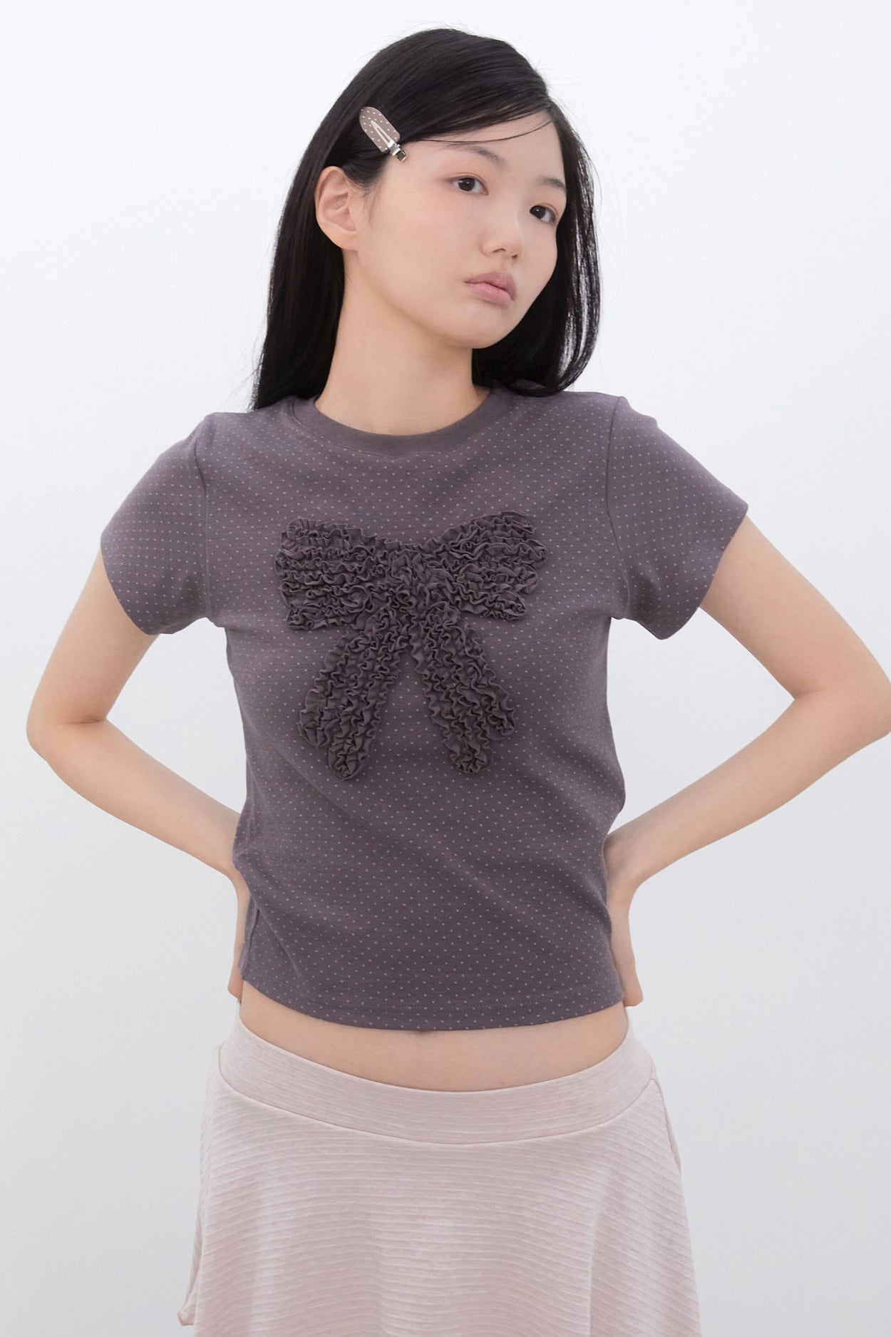 innermuseum-ss-25-dot-frill-ribbon-tshirt-(cocoa)