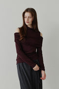 makeatoast-fw-26-off-shoulder-turtleneck-t-shirt-red-red-s
