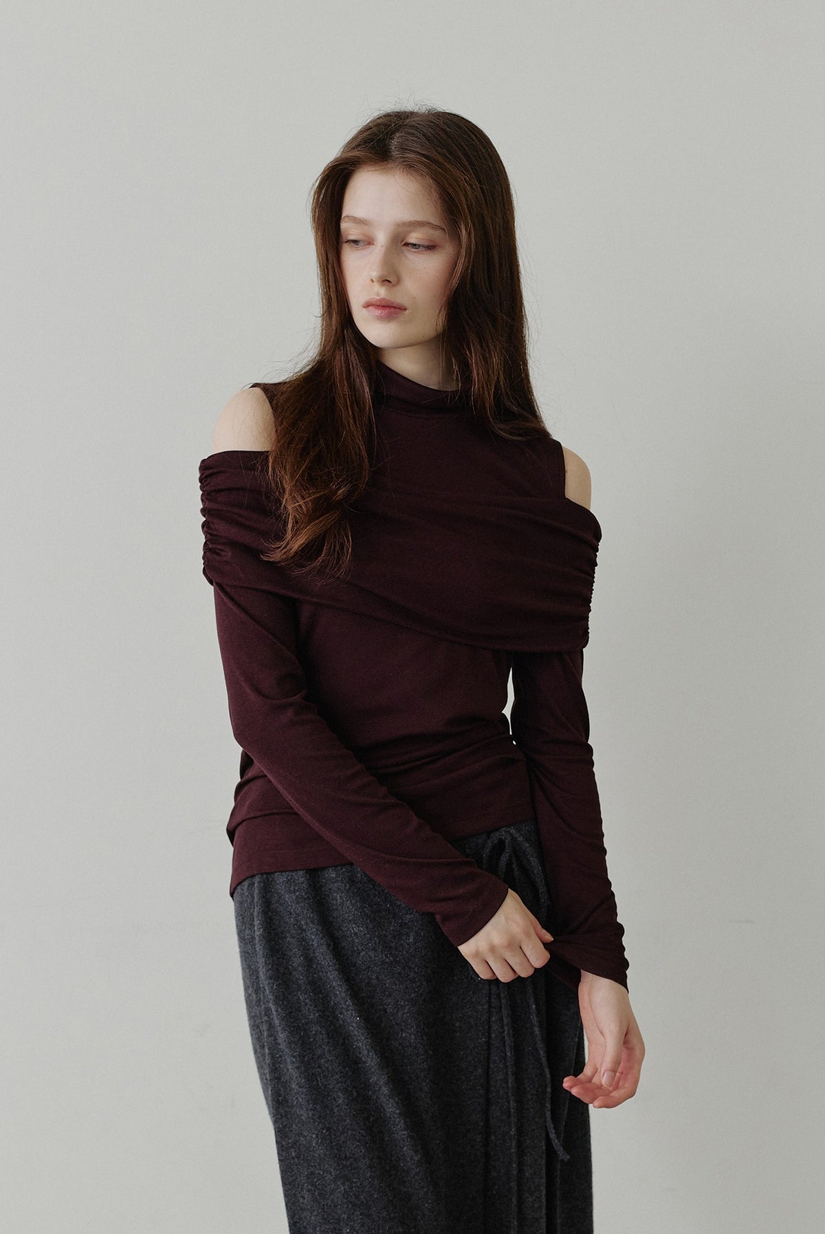 makeatoast-fw-26-off-shoulder-turtleneck-t-shirt-red-red-s