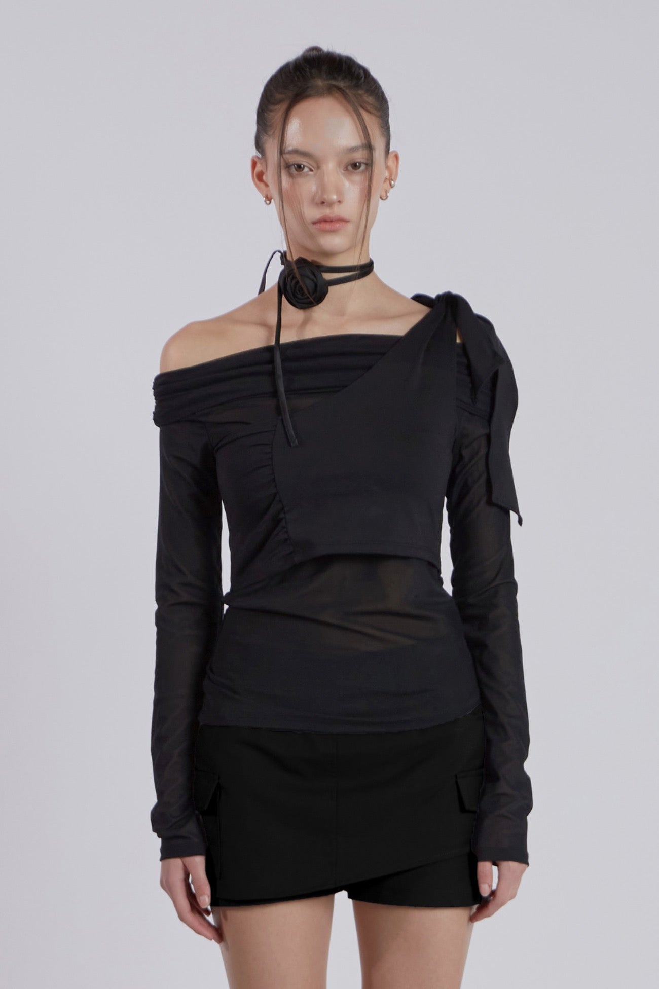 jinjuse-ss-26-off-shoulder-knot-top-black-black-s