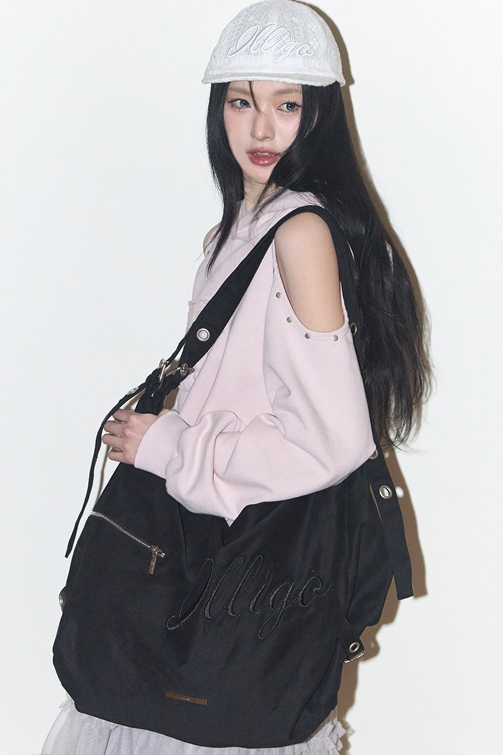 illigo-ss-26-letter-big-shoulder-bag-black-black-s