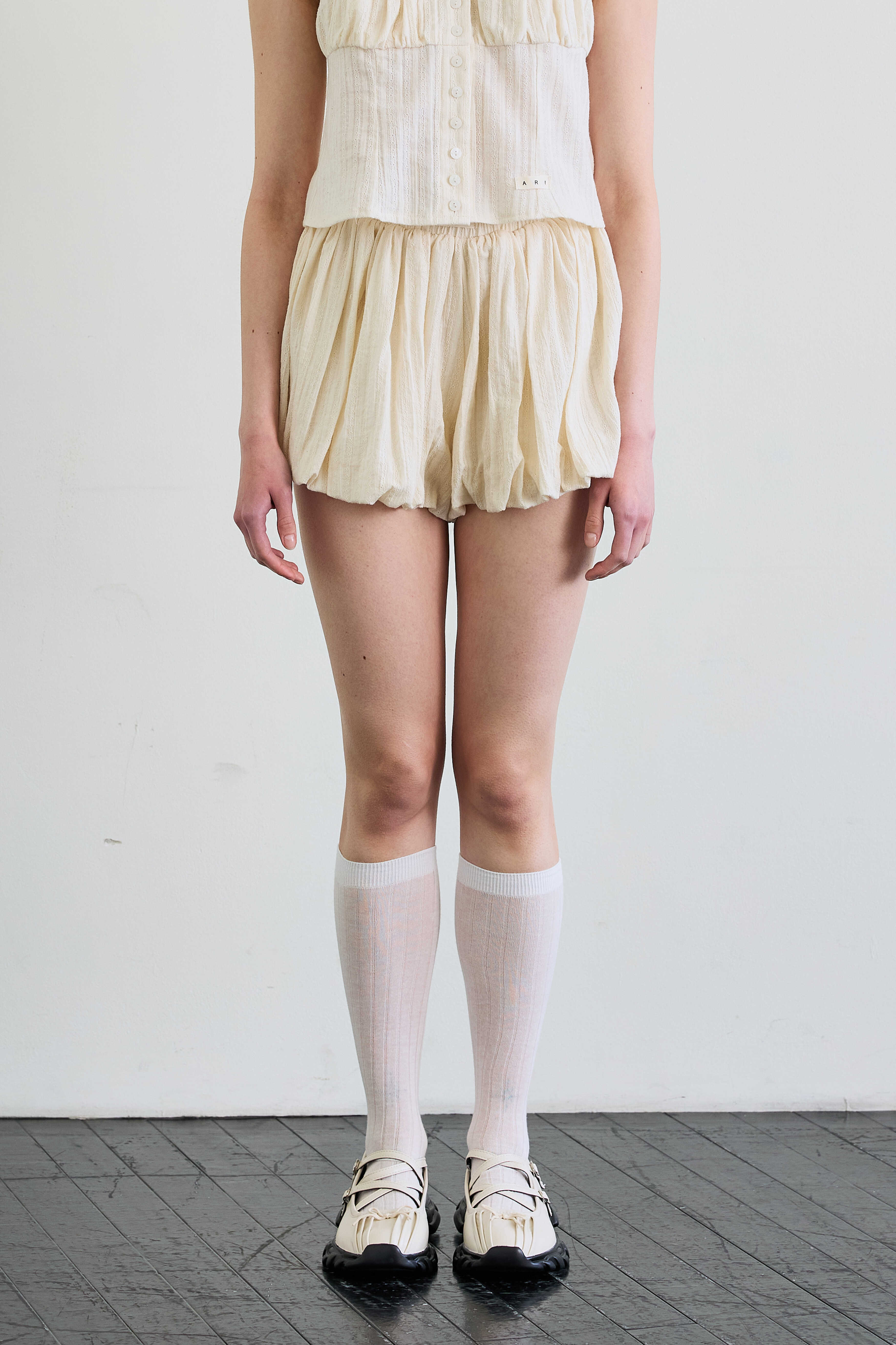 ari-ss-25-cuddly-balloon-skirt-pants-/-beige