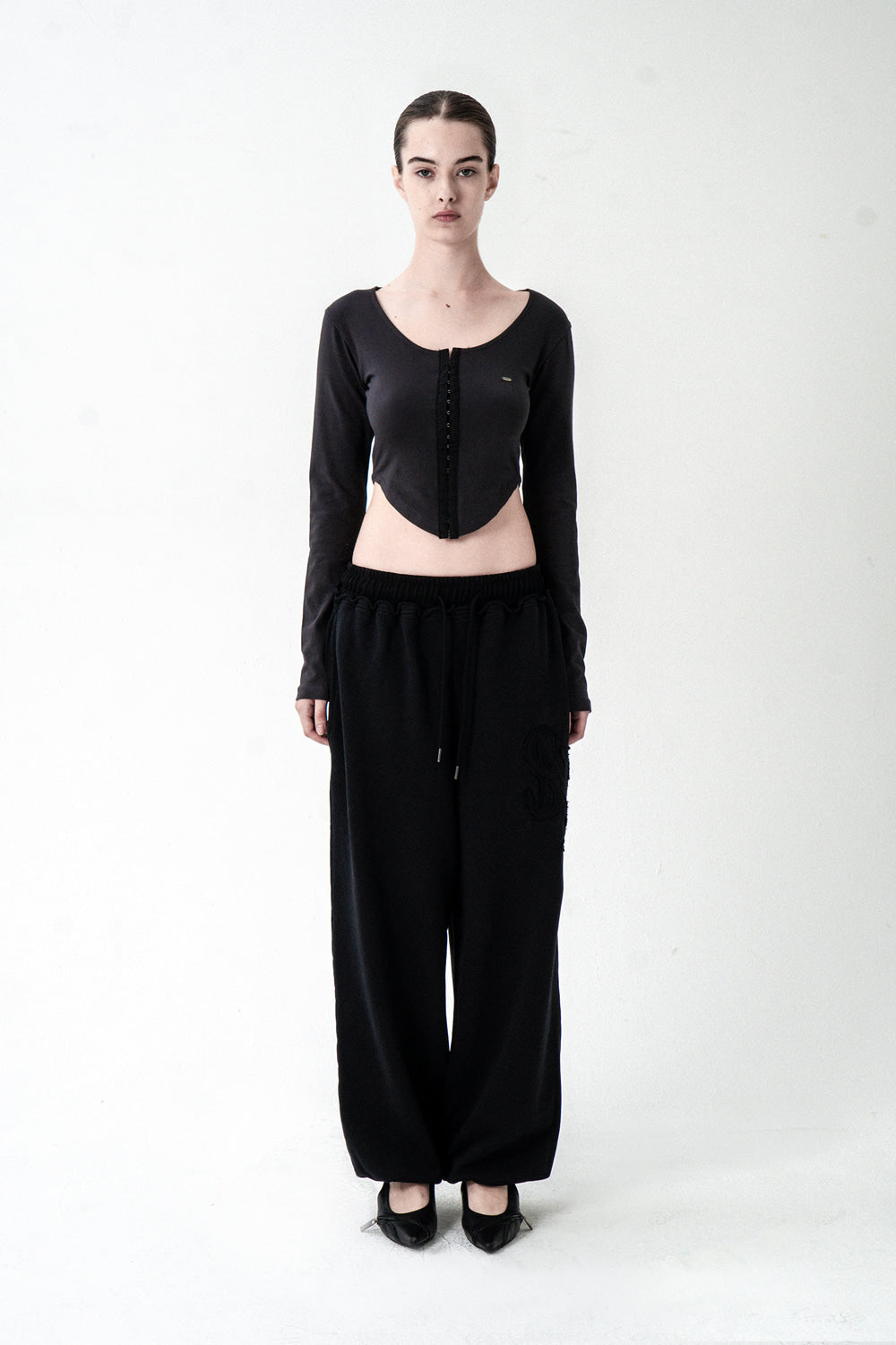 synerjyn-fw-25-tape-cutting-long-sleeve-charcoal-charcoal-s