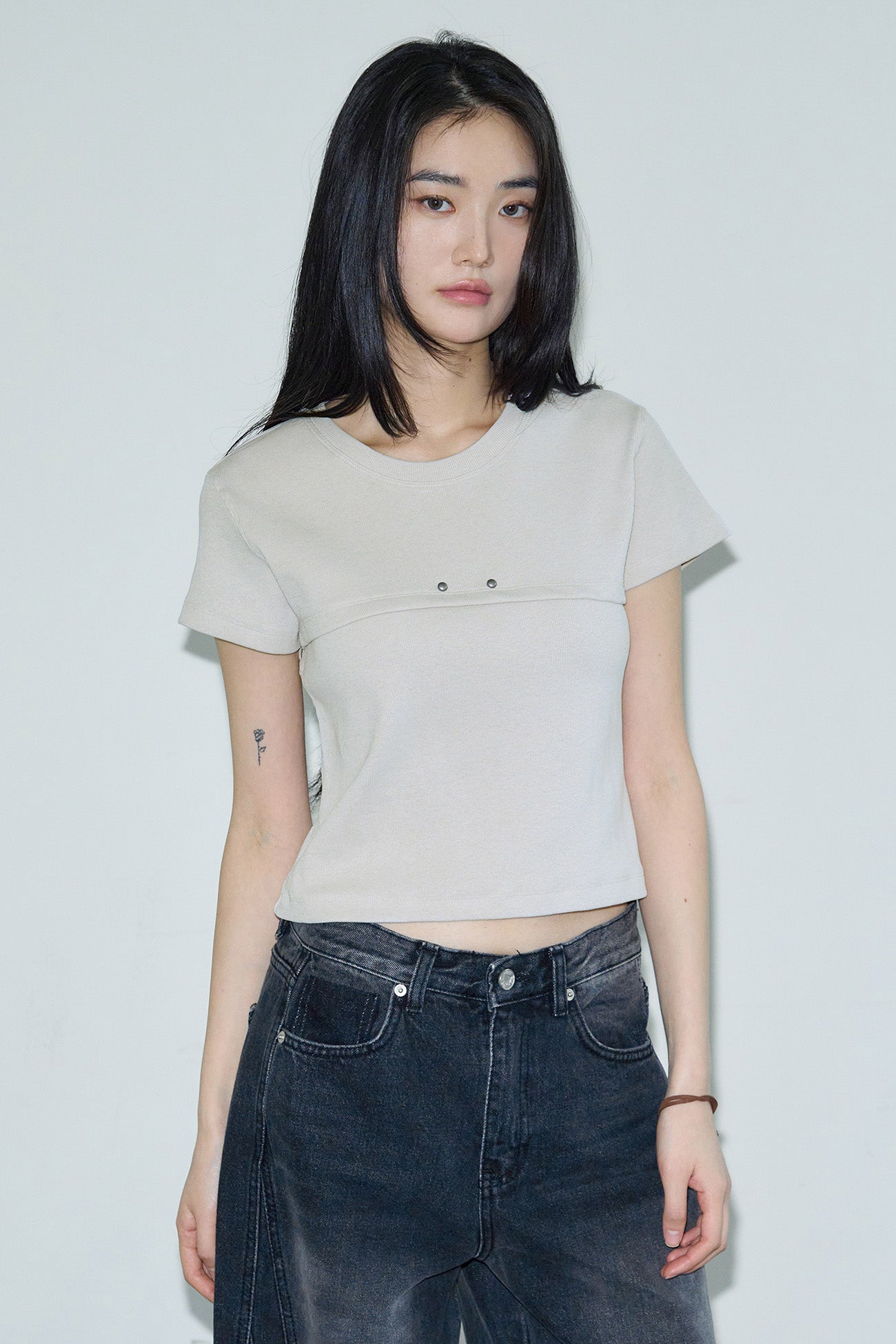 sis-a-ss-25-pigment-two-stud-half-tshirt-/-beige