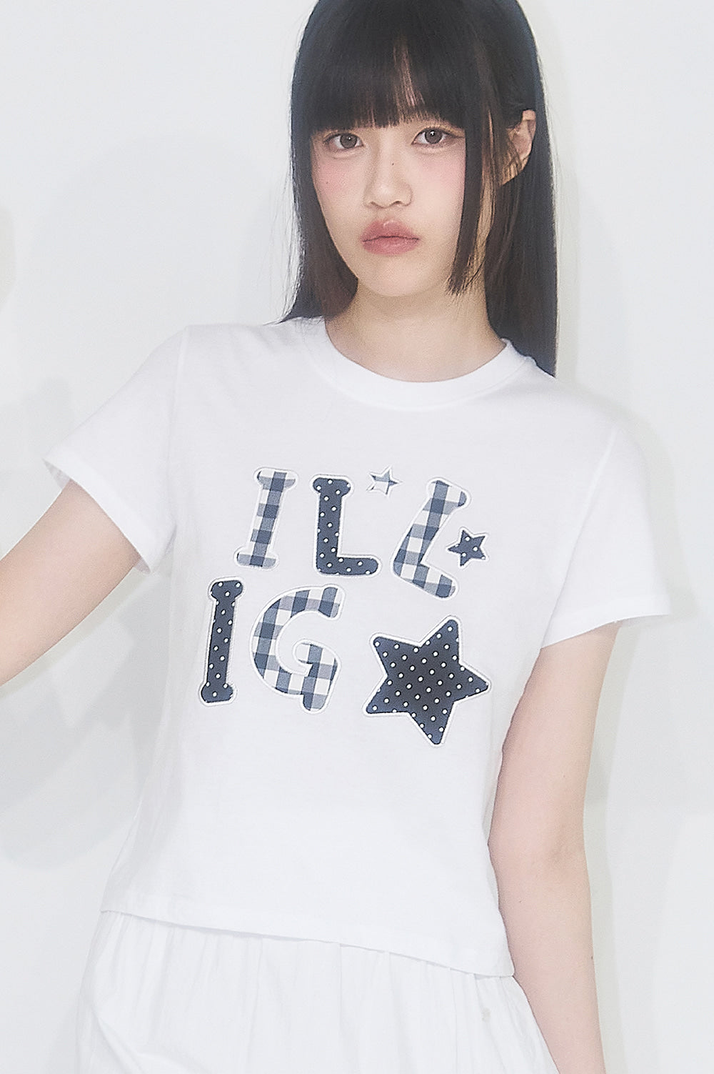 illigo-ss-25-check-applique-loose-crop-tshirt-white