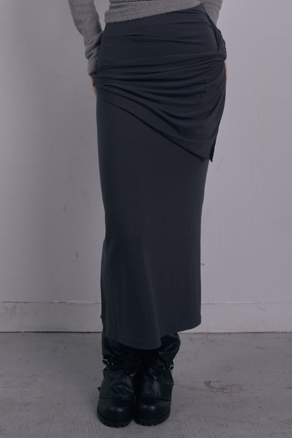 damio-fw-26-sculpted-wrap-long-skirt-charcoal-charcoal-s