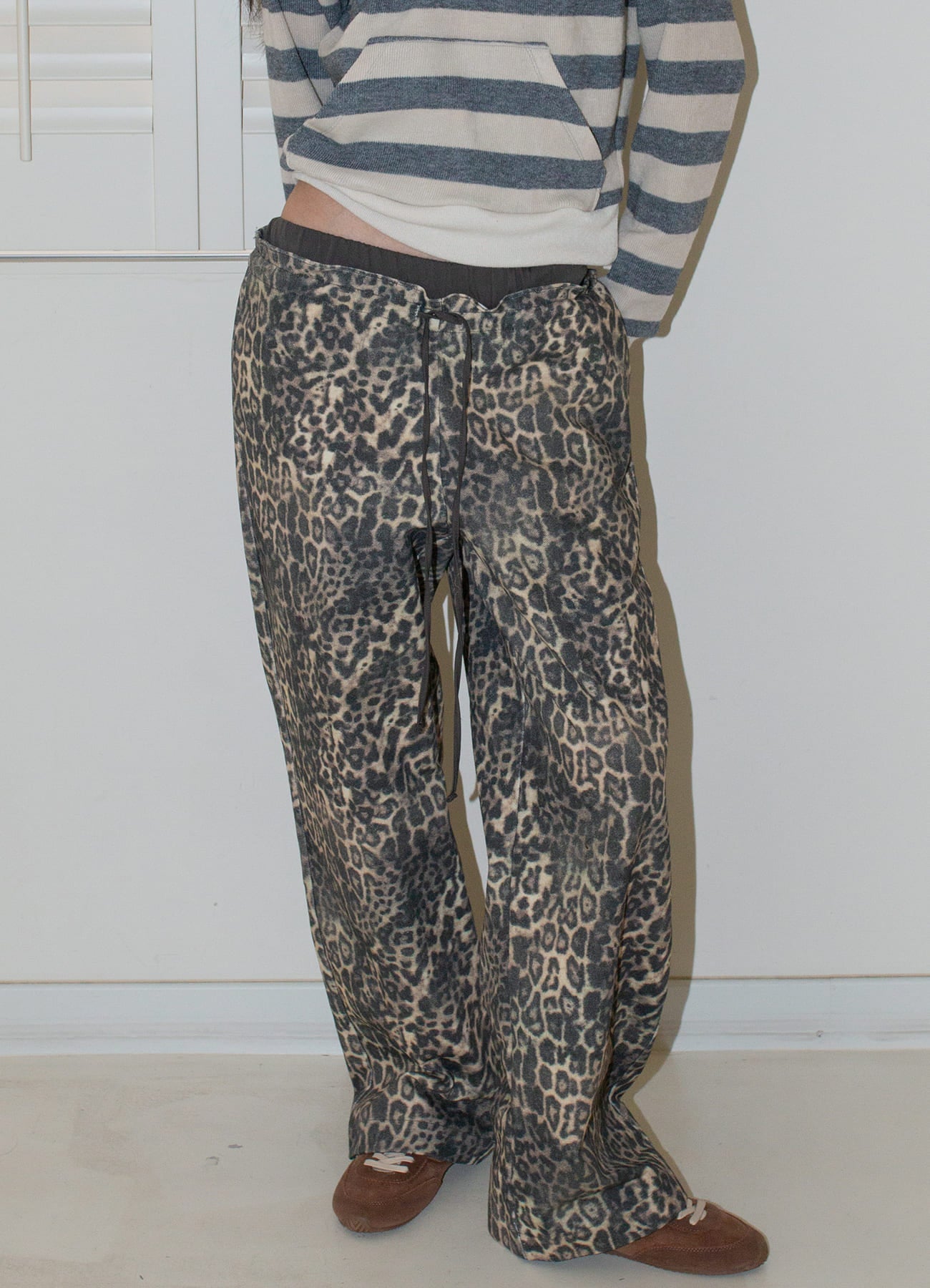 yahn-sisi-fw-25-double-layered-pants-leopard-leopard-s