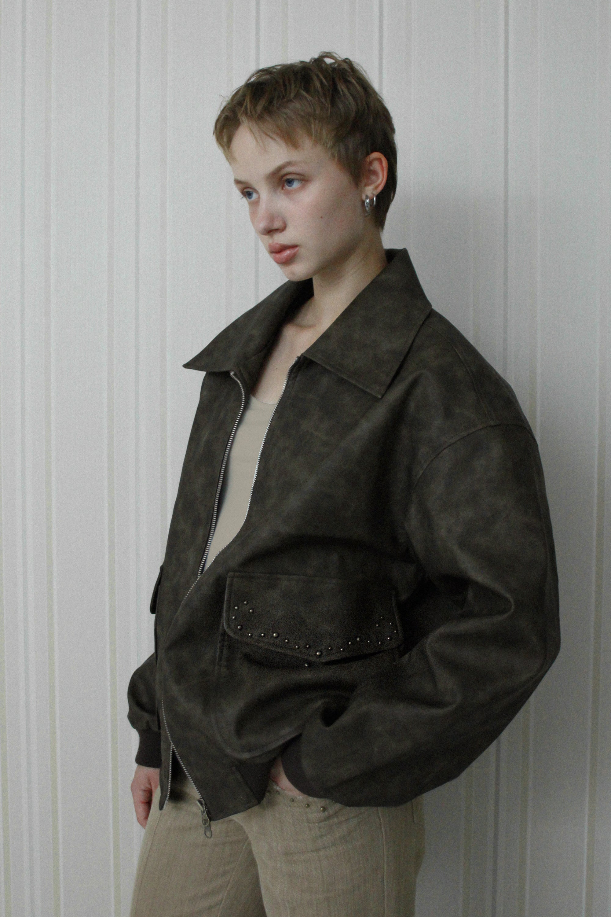 venecy-fw-25-vintage-stud-leather-jacket-brown-s