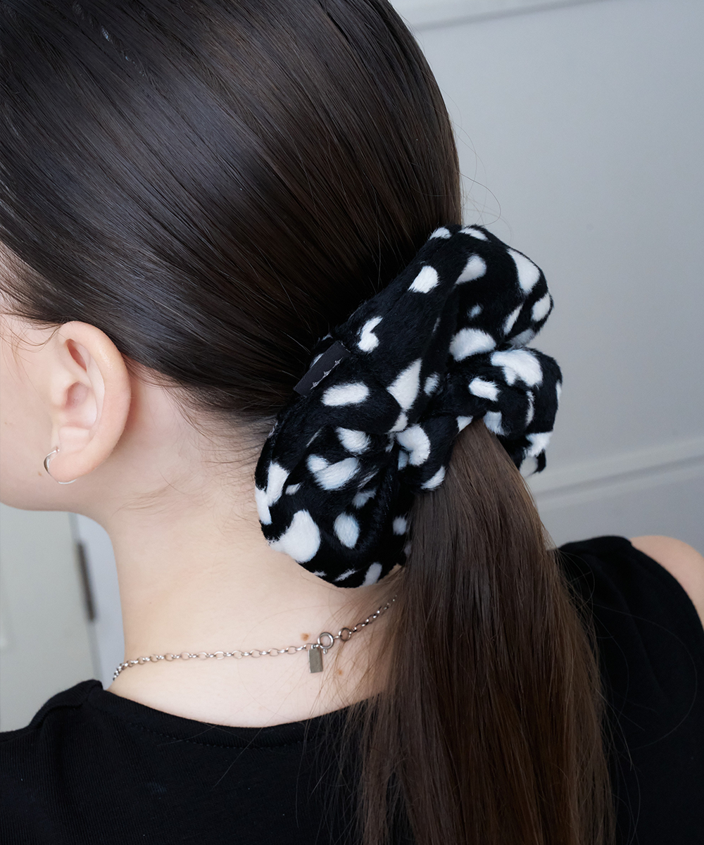 xanadu-fw-25-leopard-scrunchie-black-black-s