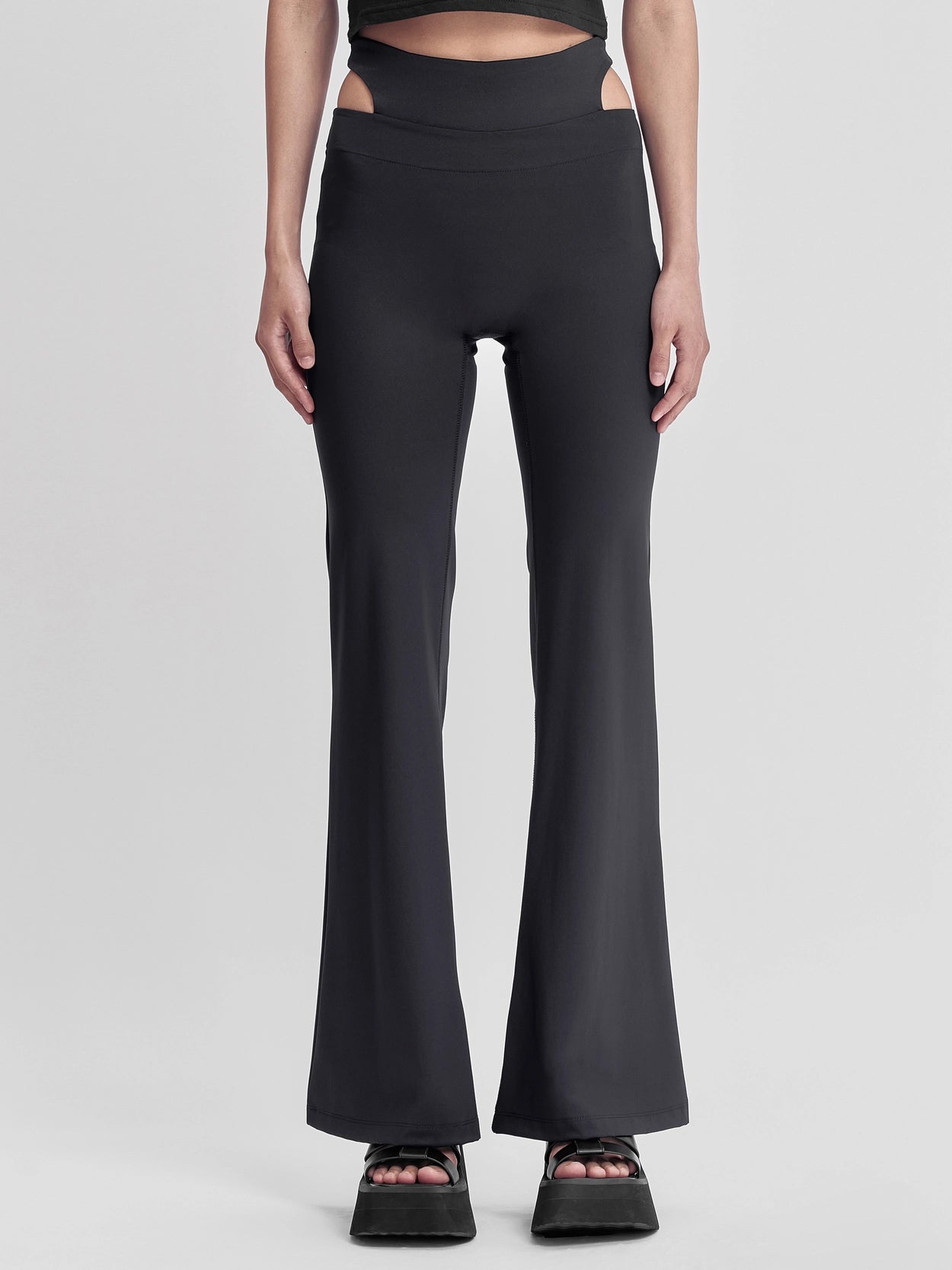 fanyoung-fw-25-cutout-bootcut-leggings-black-s