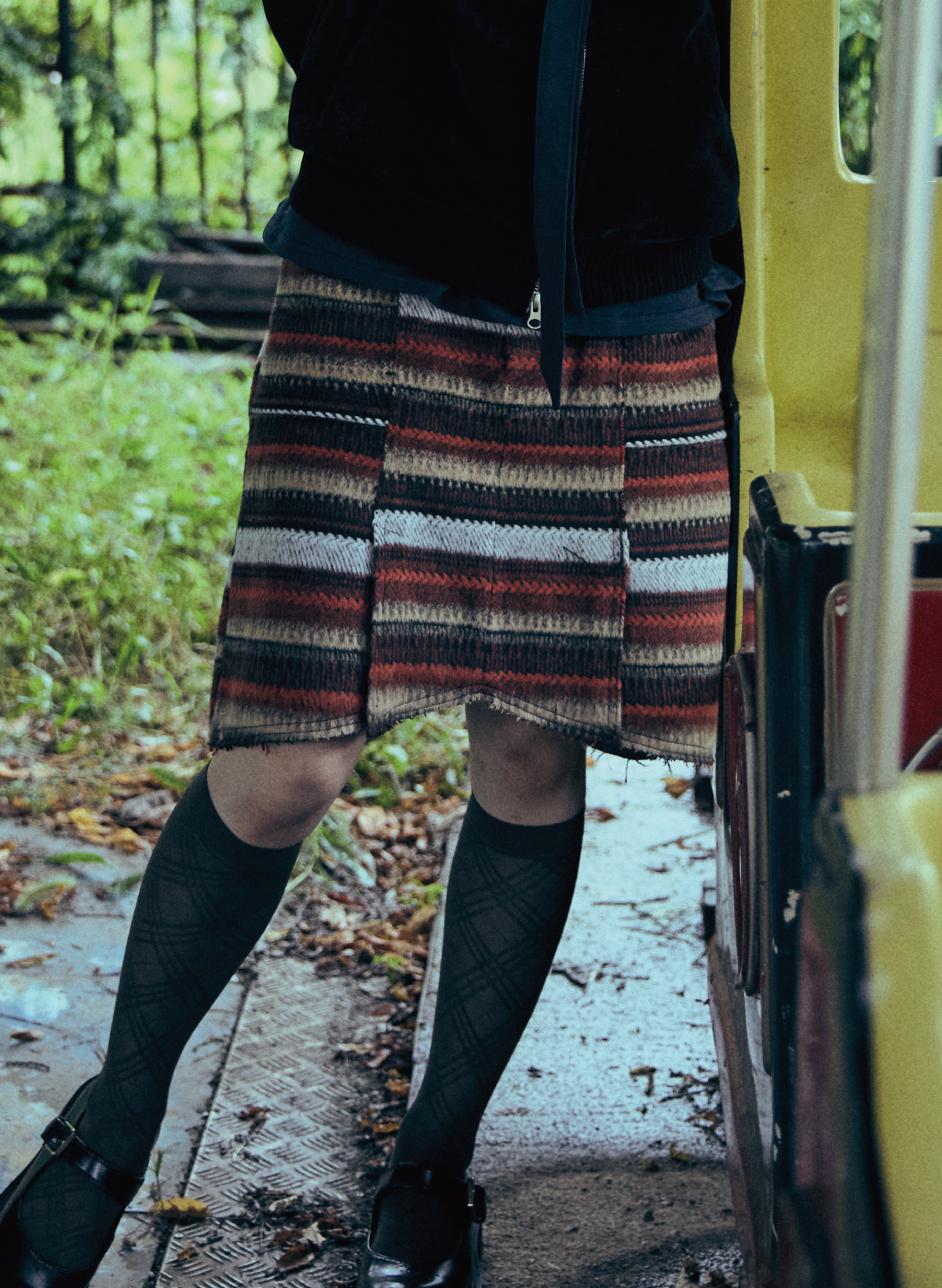 guwolsibil-fw-26-raw-edge-midi-skirt-horizontal-stripe-horizontal-stripe-s