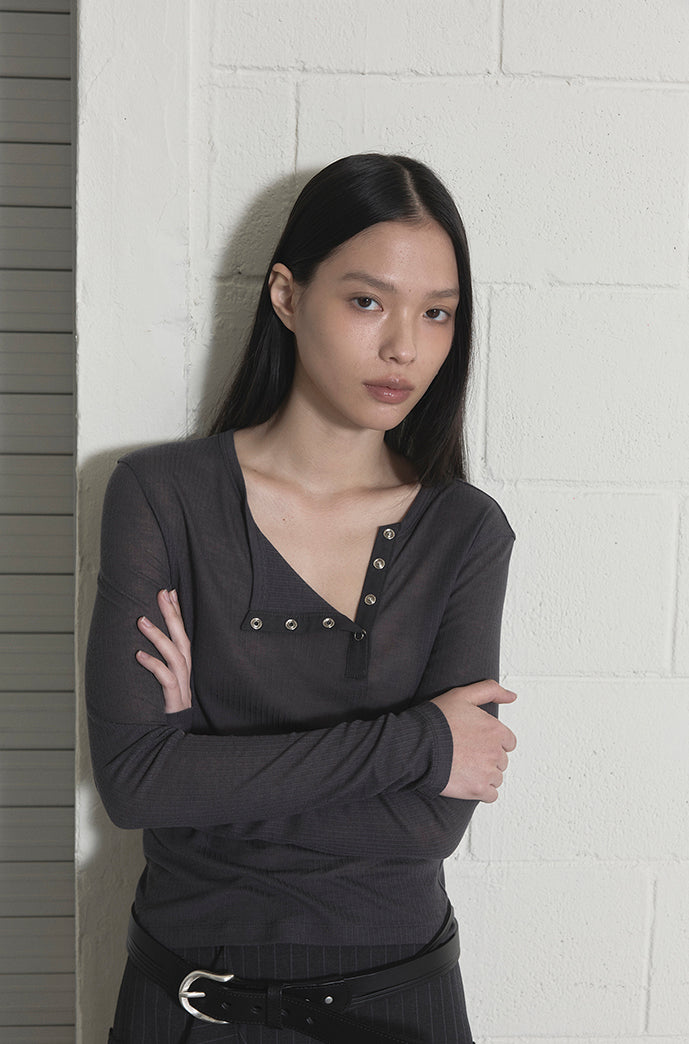 ordes-fw-24-snap-henry-neck-tee-charcoal