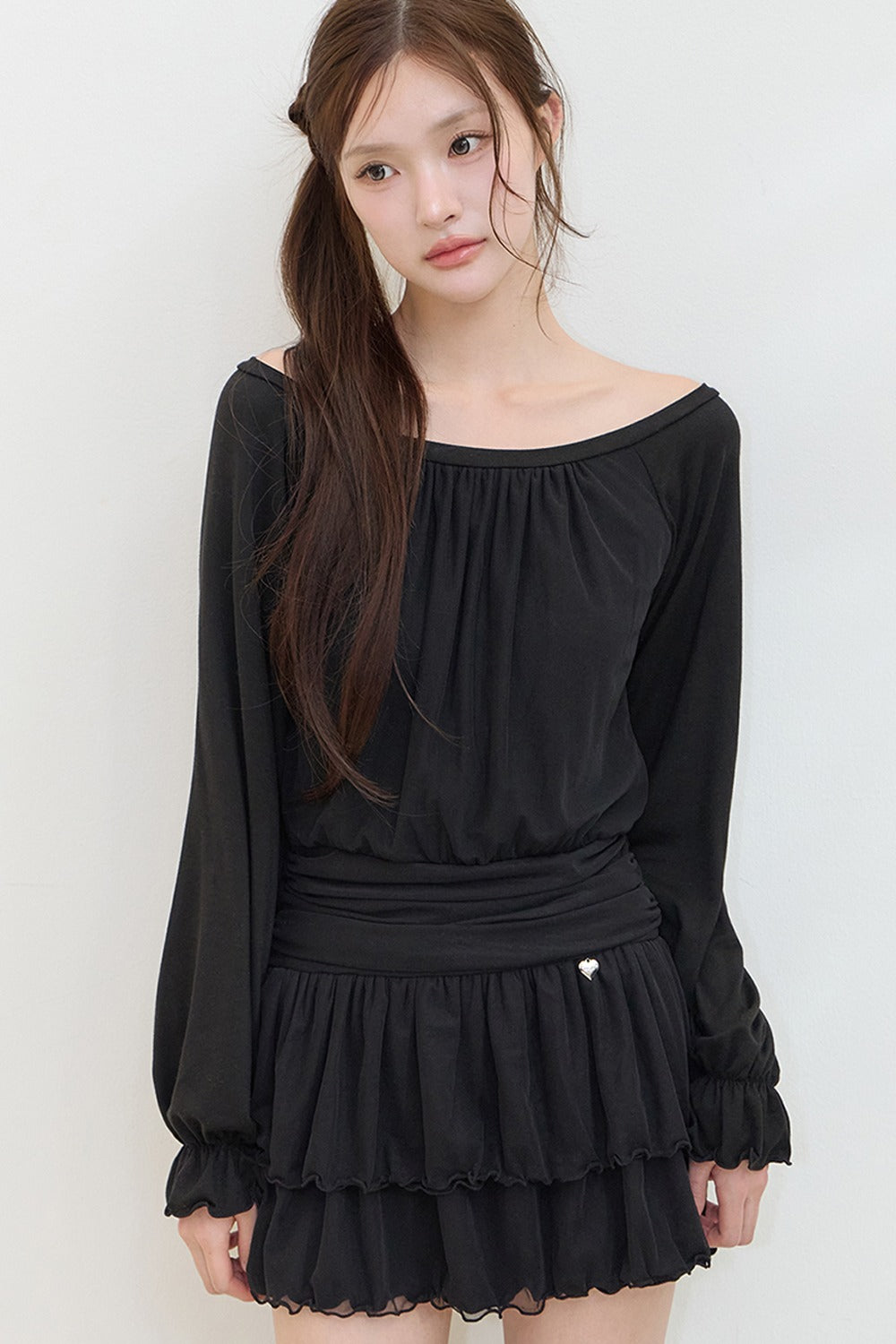 illigo-fw-26-boat-neck-shirred-mini-dress-black-black-s