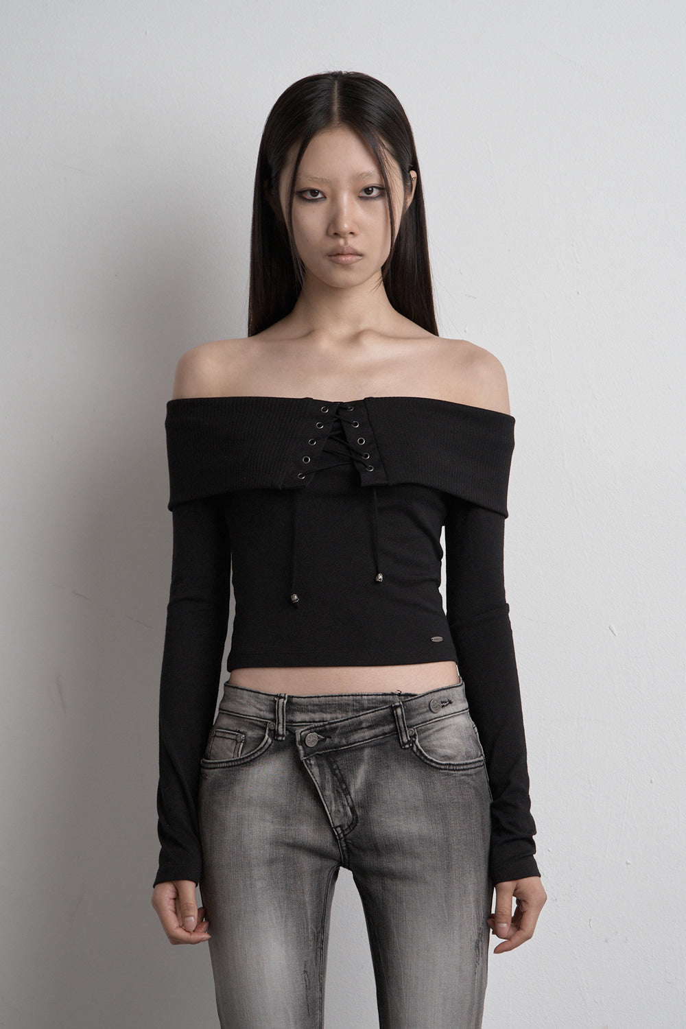 synerjyn-fw-25-eyelet-off-shoulder-top-black-black-s