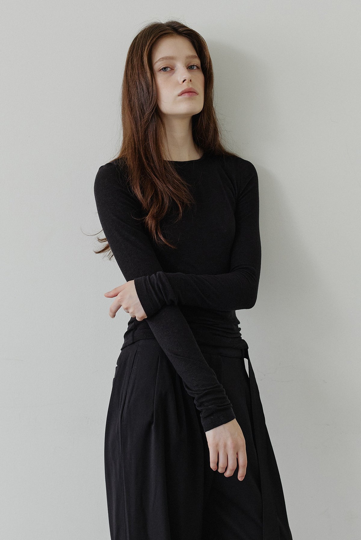 makeatoast-fw-26-back-hole-detail-standard-fit-top-black-black-s