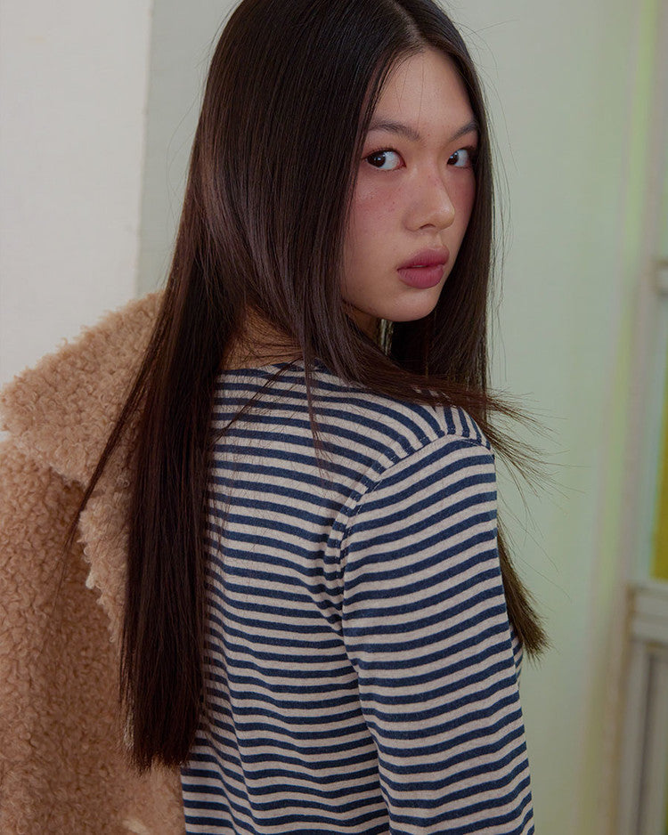 snuggiest-fw-26-solene-boat-neck-stripe-tee-navy-navy-s