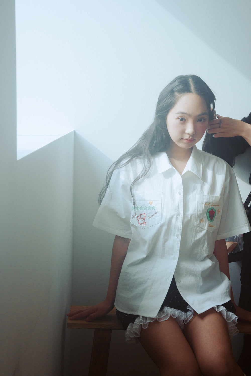 shakiri-ss-25-shining-embroidery-blouse-(white)