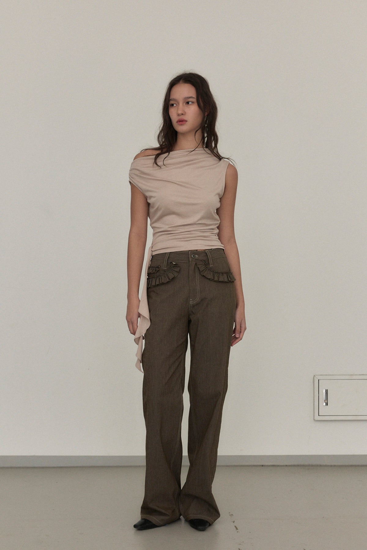 dode-ss-26-zelda-ruffles-denim-pants-brown-s