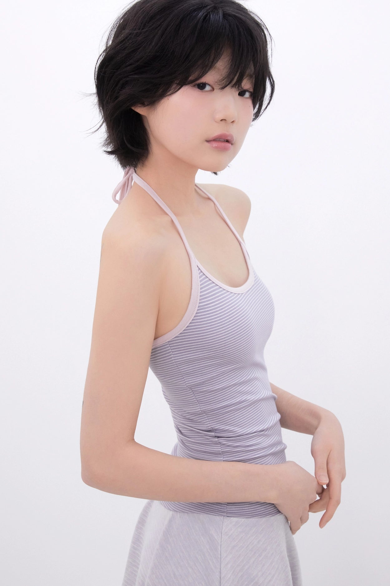 innermuseum-ss-25-stripe-twotone-halter-neck-top-(pinkgrey)