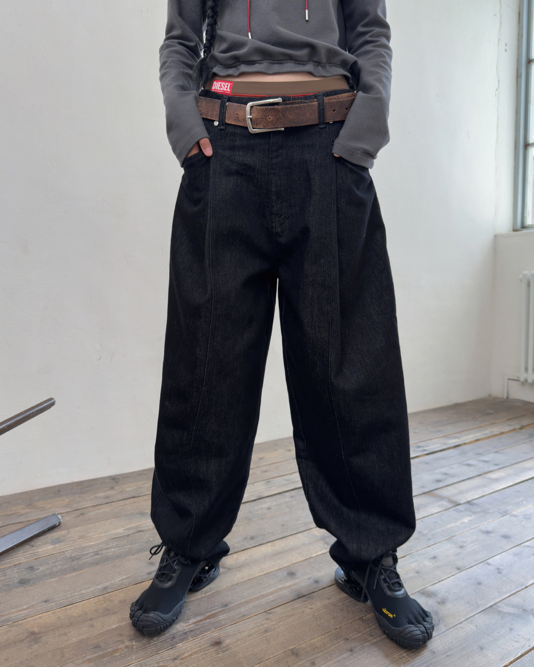 porterna-fw-25-non-fade-one-tuck-balloon-jeans-deep-blue-seep-blue-s