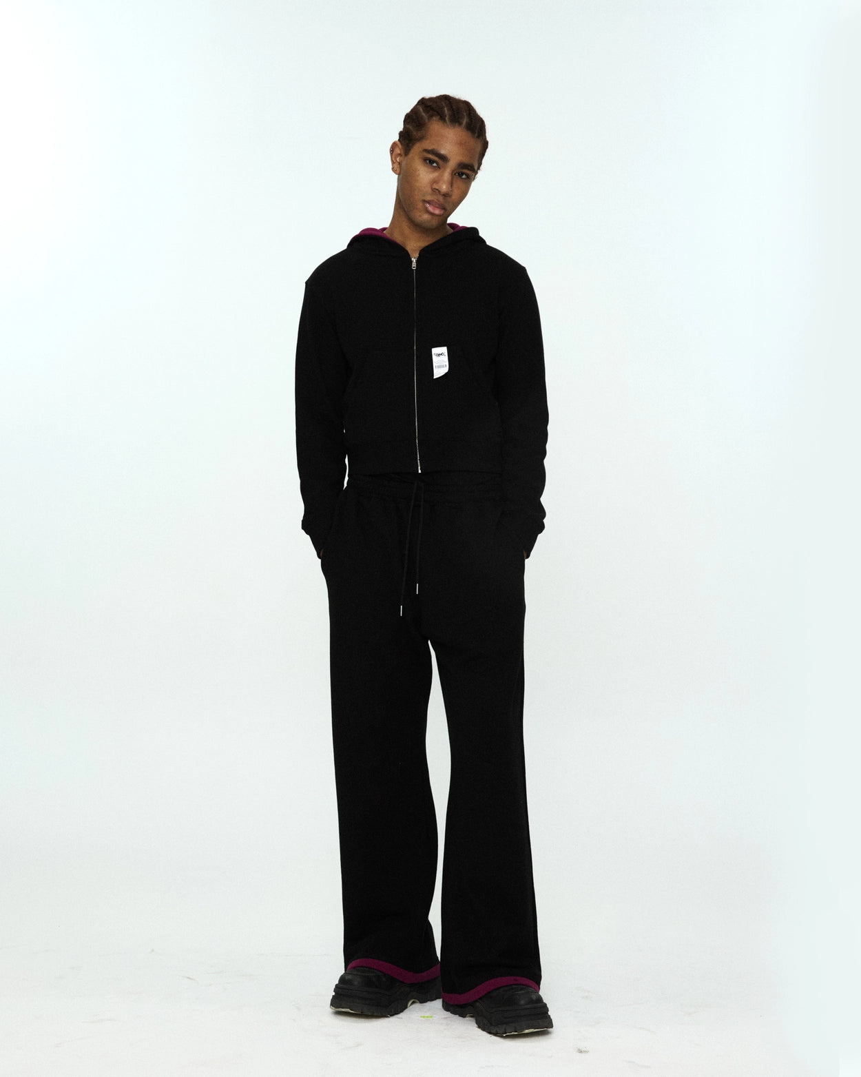 gyko-ss-25-color-point-sweat-pants-(black&purple)