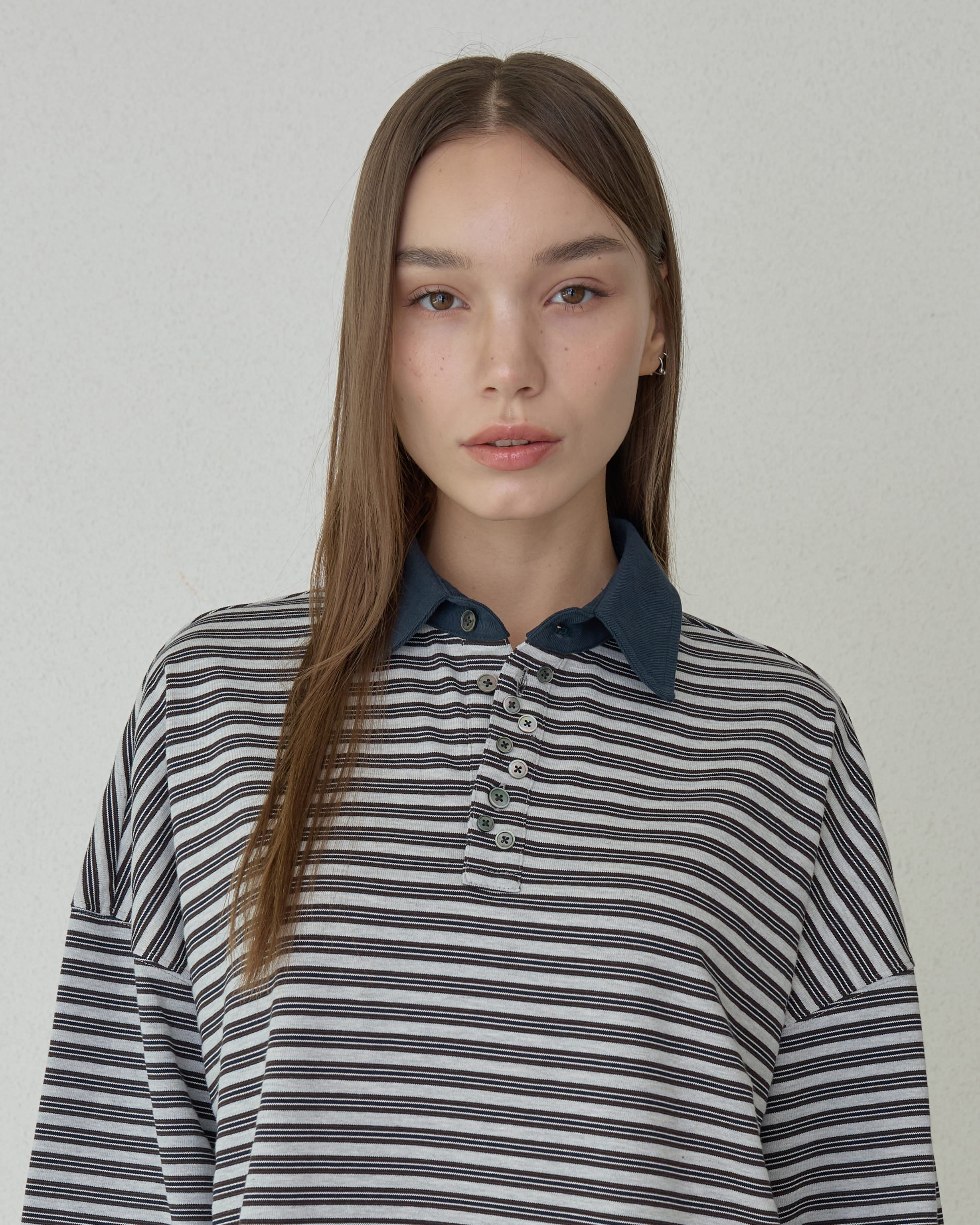 ordes-fw-25-hailey-buttoned-pk-tee-grey-grey-s