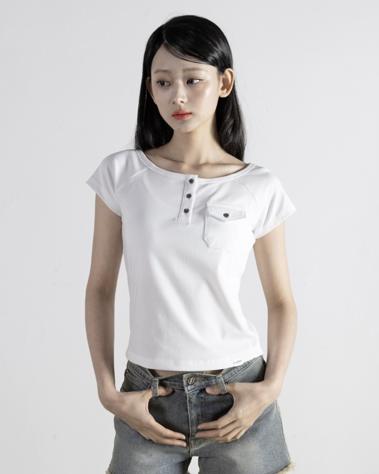 magoren-seoul-fw-26-pocket-henley-neck-t-shirt-white-white-s