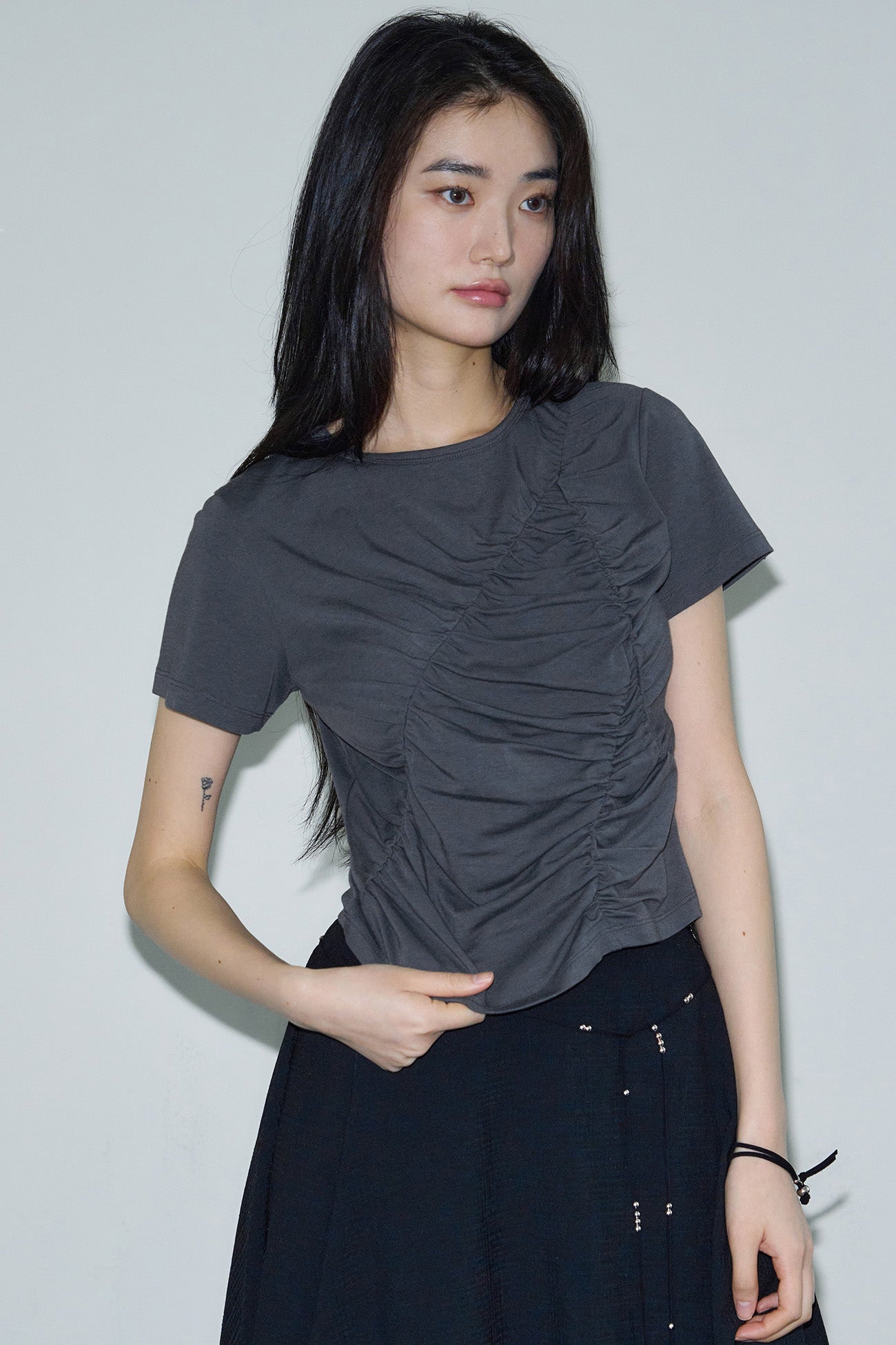 sis-a-ss-25-irregular-shirring-half-tshirt-/-charcoal