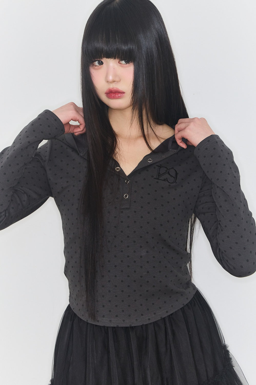illigo-ss-26-129-button-hood-long-sleeve-dot-charcoal-dot-charcoal-s