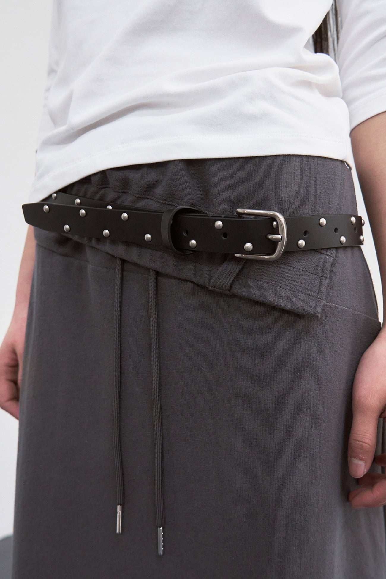 sis-a-ss-26-studded-slim-cow-leather-belt-black-black-s