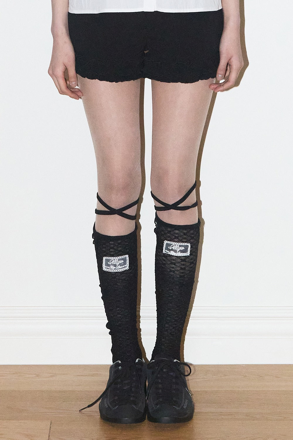 illigo-ss-26-lace-cross-leg-warmers-black-black-s