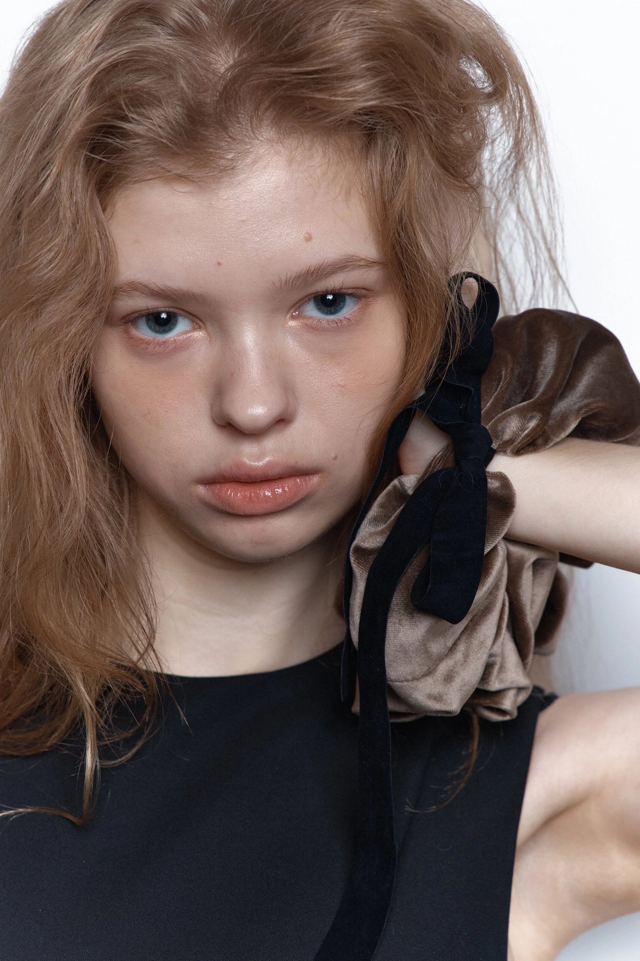 lolla-fw-25-ribbon-lover-scrunchie-3-colors-brown-s