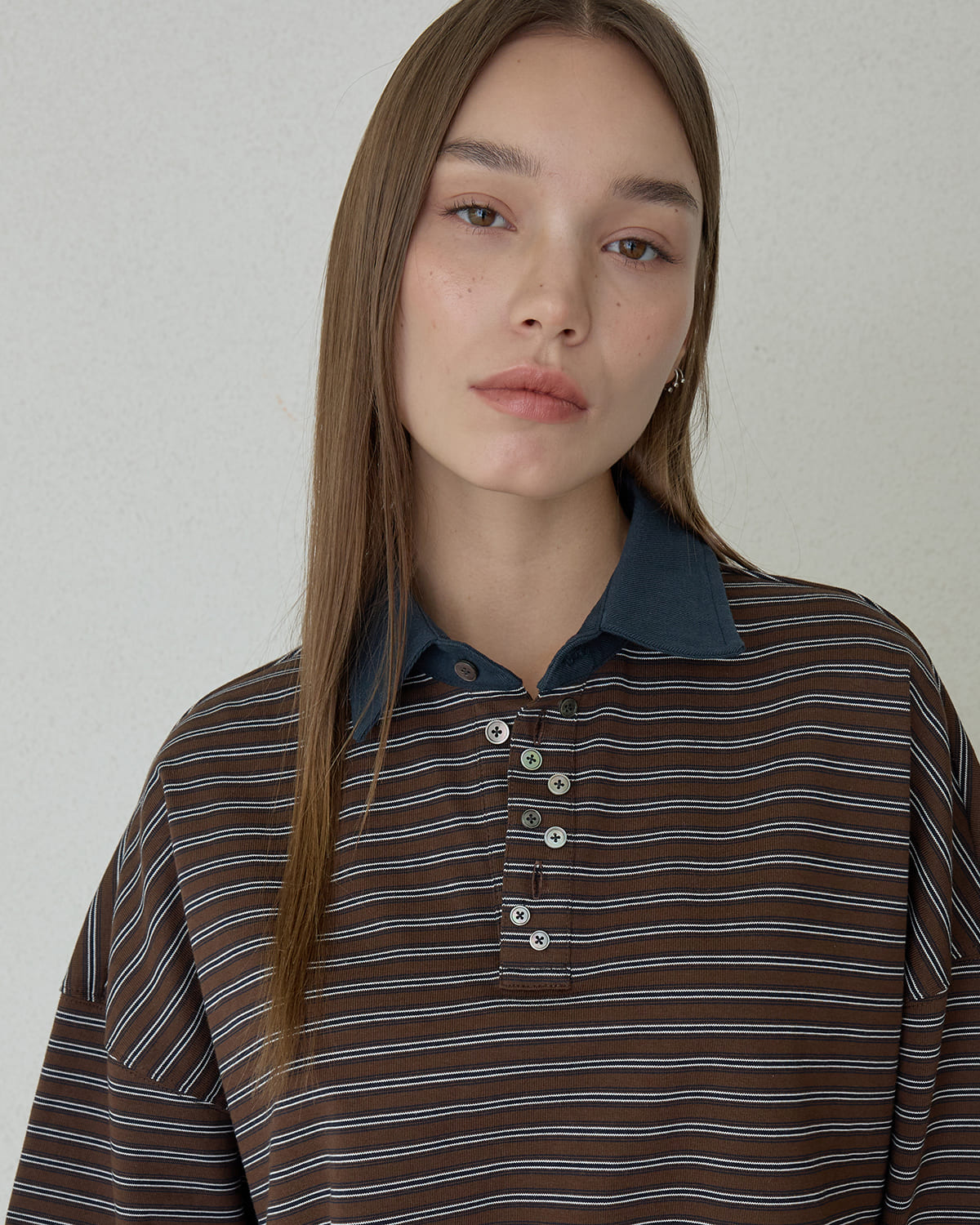 ordes-fw-25-hailey-buttoned-pk-tee-brown-brown-s