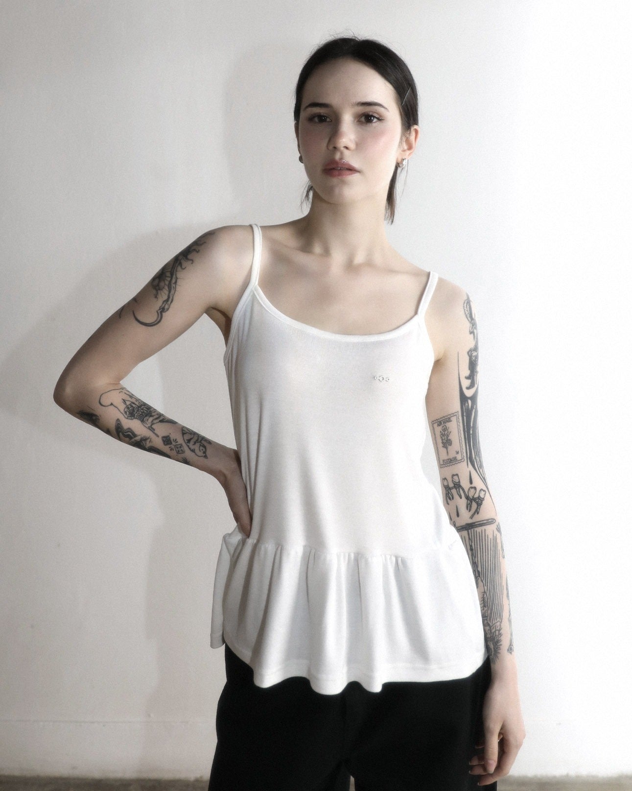 magoren-seoul-ss-25-frill-strap-sleeveless-white-white-s