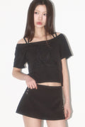 illigo-ss-25-punching-logo-offshoulder-top-black