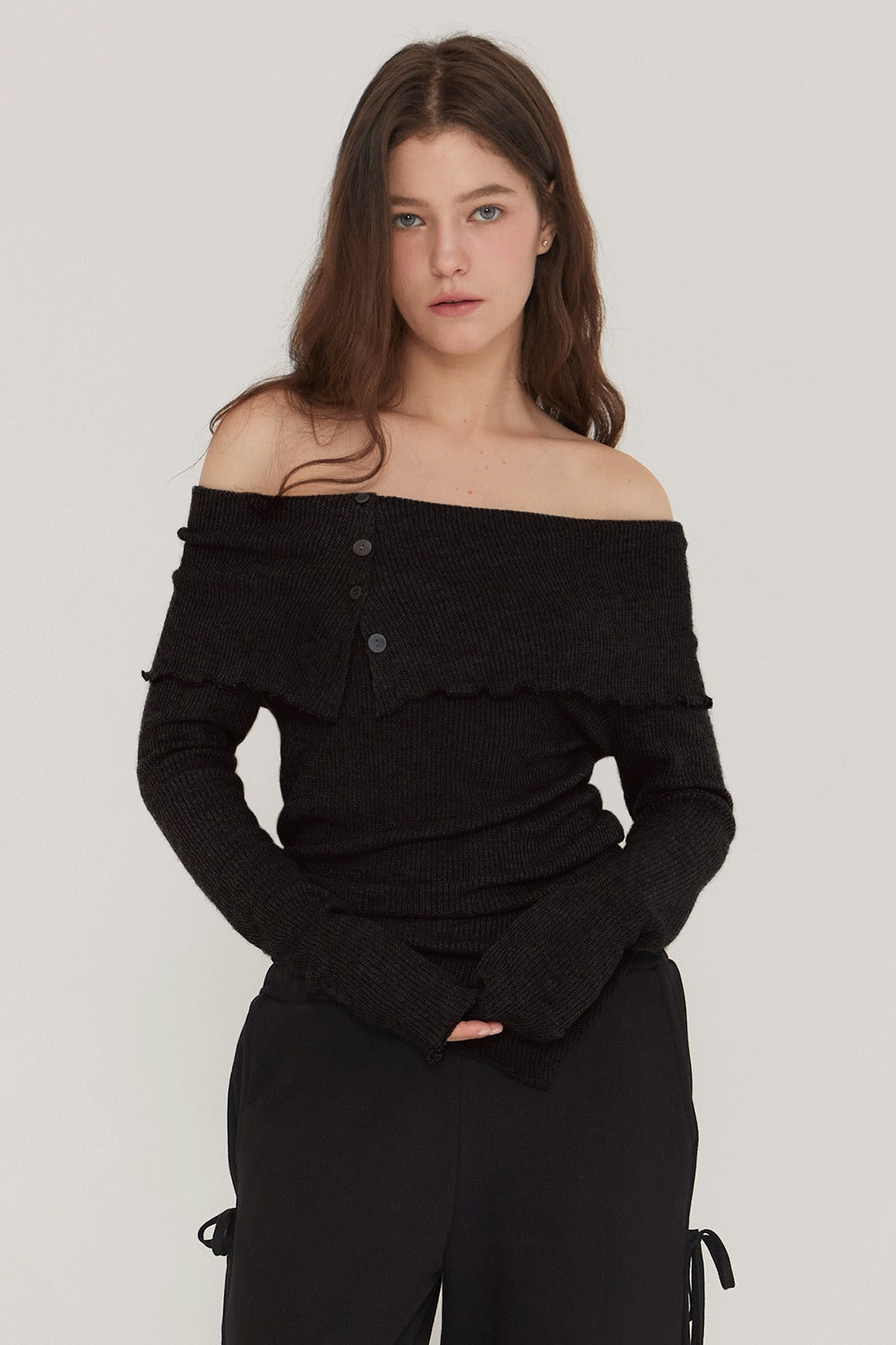 dearstalker-fw-24-kate-button-offshoulder-t-black