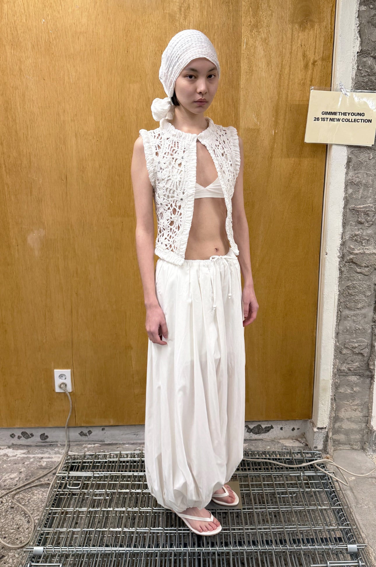 gimmetheyoung-ss-26-g-shirring-trim-knit-vest-white-white-s