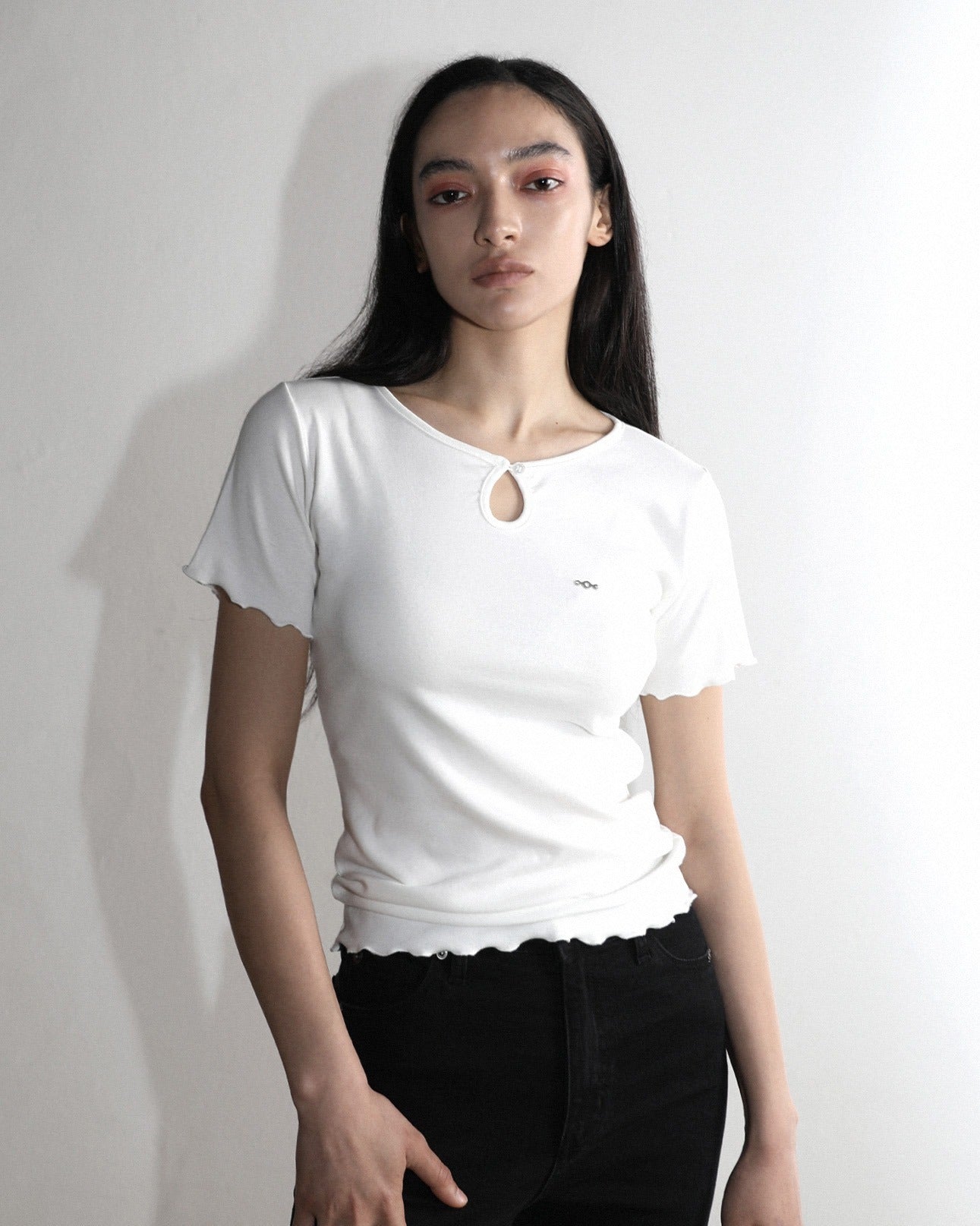 magoren-seoul-ss-25-metal-triclipse-keyhole-neckline-t-shirt-white-white-s
