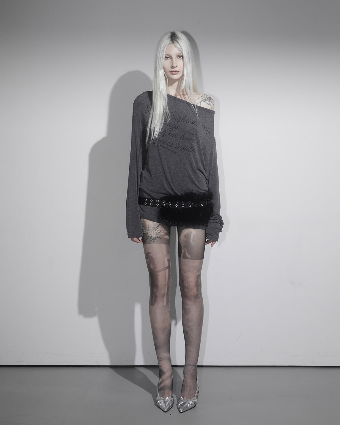 saucy-fw-25-peace-t-charcoal-charcoal-s