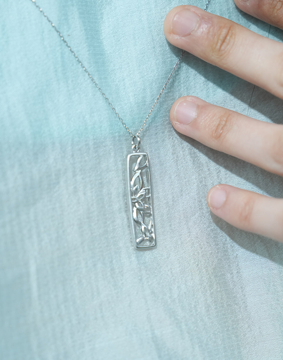 boho-libertude-ss-26-botanical-frame-necklace-silver-s