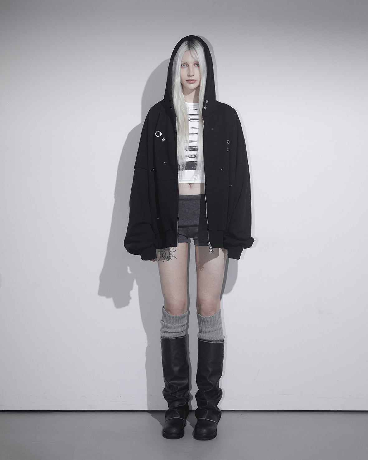 saucy-fw-25-eyelet-hood-jumper-black-black-s