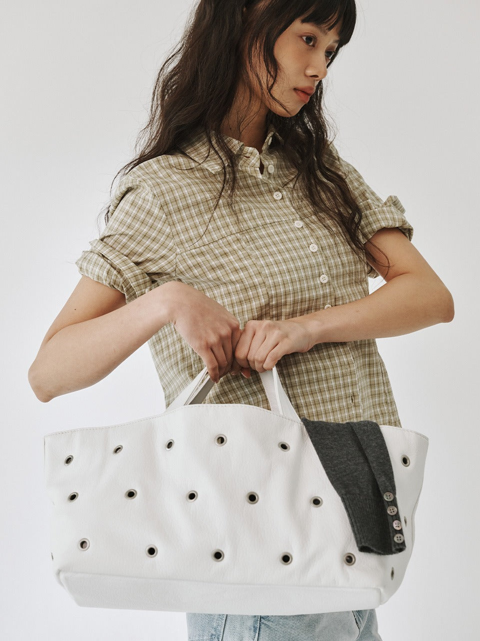 plzproject-ss-25-freaky-eyelet-shopper-bag,-white