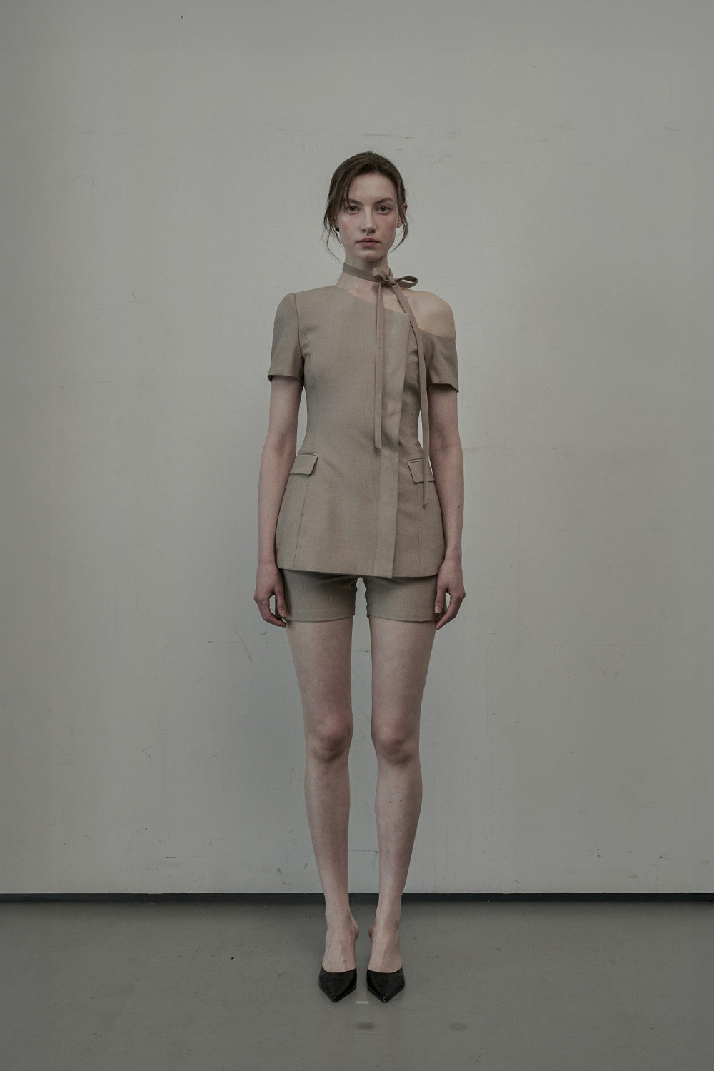 mausoleum-ss-25-emma-suit-shortsbeige