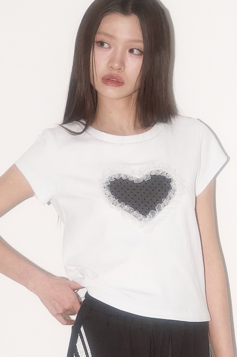 illigo-ss-25-lace-heart-dot-tshirt-white