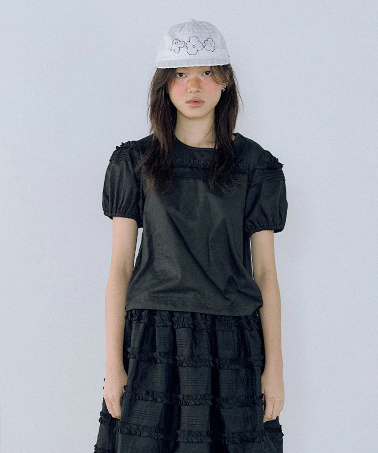 hokuspokus-ss-25-tuck-and-frill-puff-blouseblack-white-s