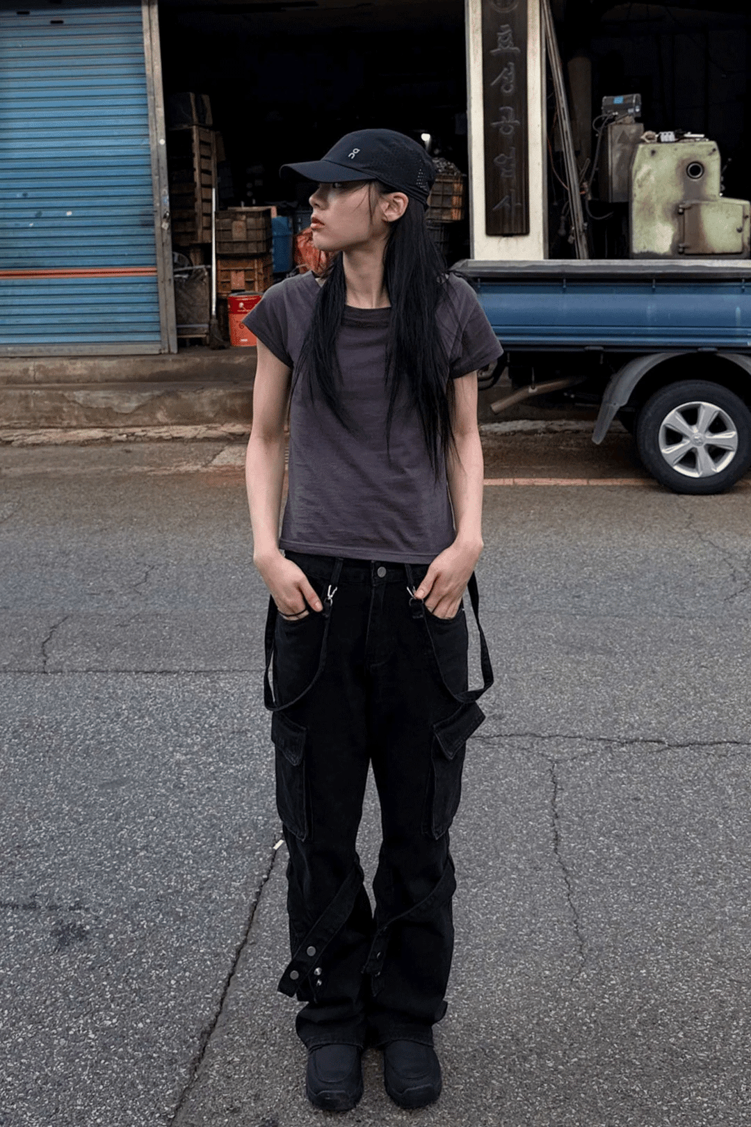 woohwa-ss-26-strap-cargo-bootscut-denim-black-s