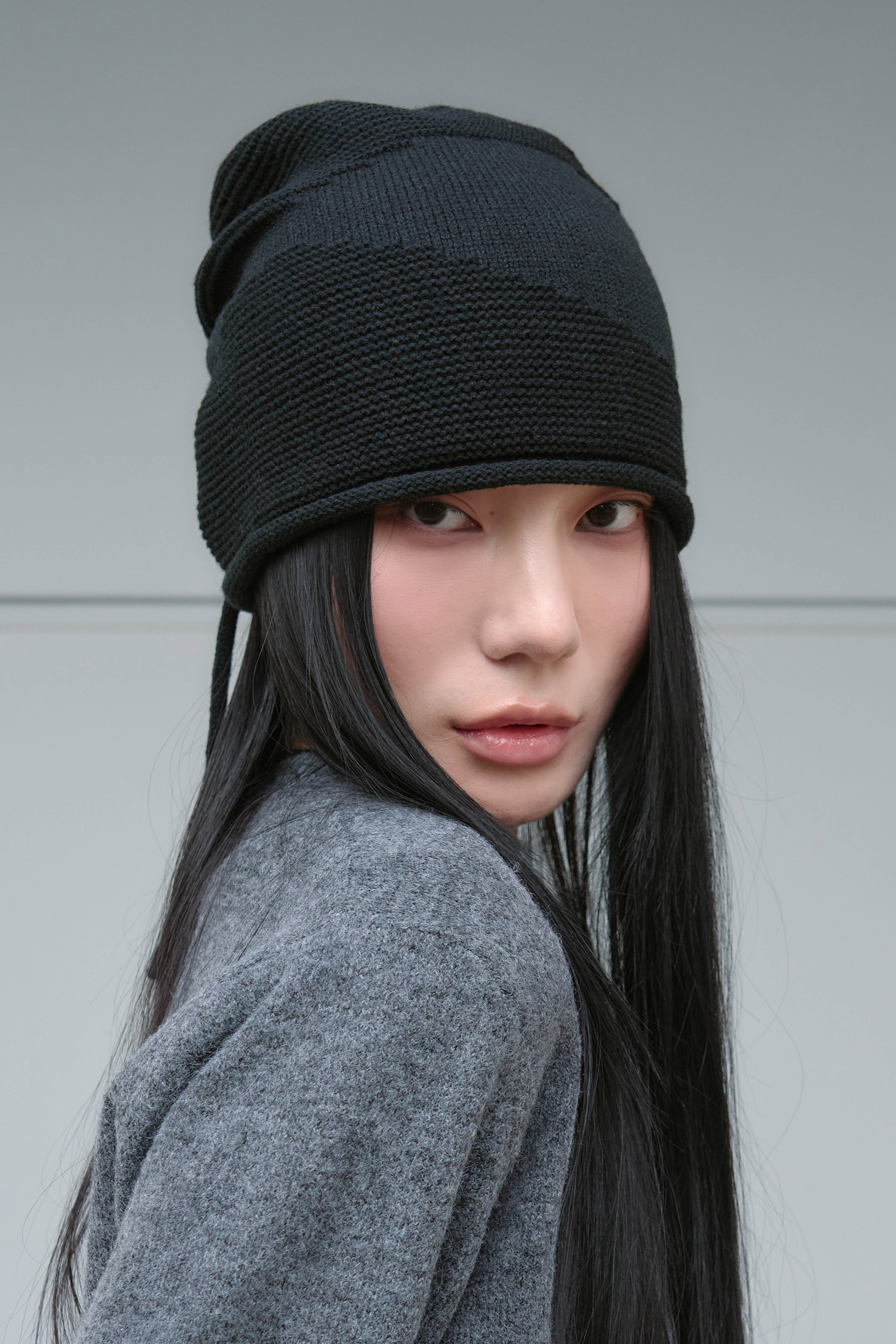 [SIS A] CONTRAST EMBOSS STRING BEANIE / BLACK